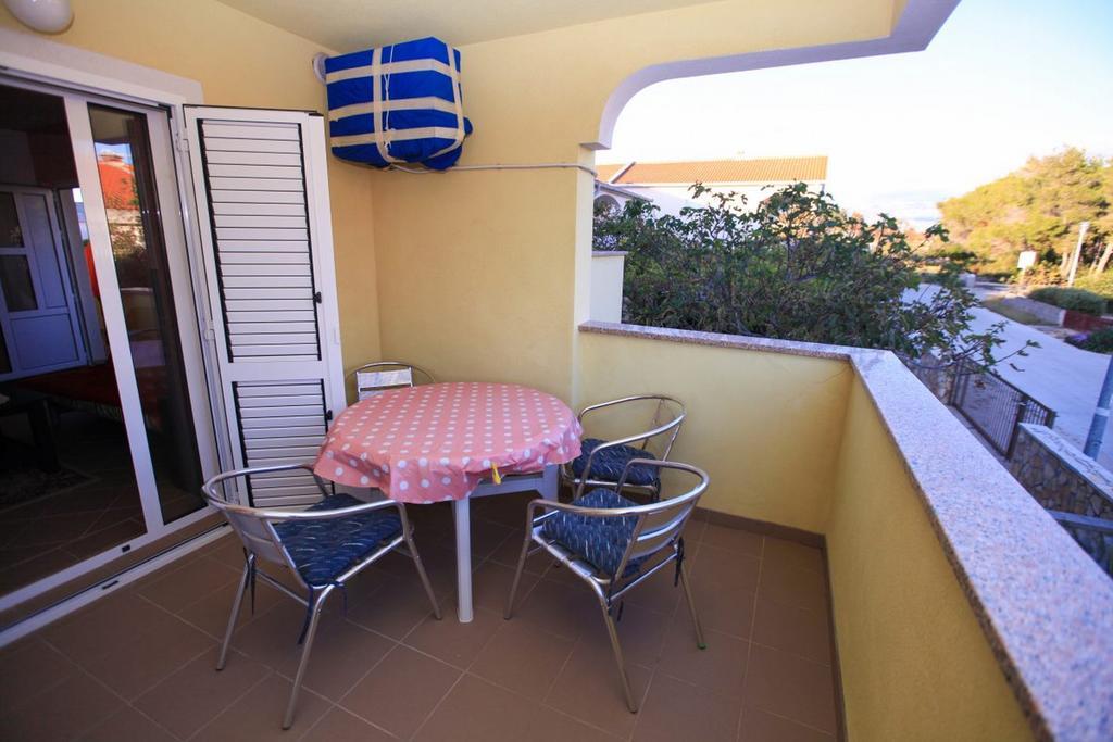 Apartments Franc Povljana Rum bild