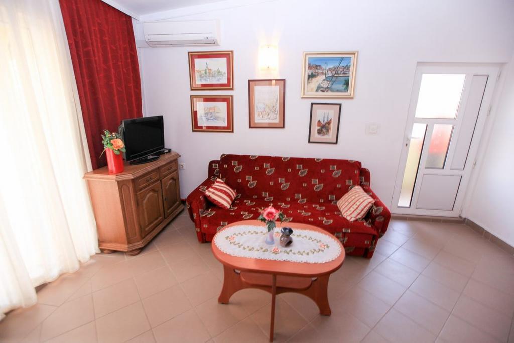 Apartments Franc Povljana Rum bild