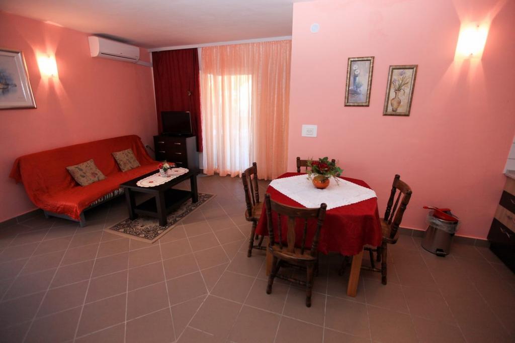 Apartments Franc Povljana Rum bild